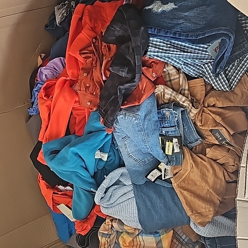 PLEASE LIKE THIS LISTING TO GET NOTIF🎯📢TARGET KIDS PALLET CLOTHES AND SHOE!!!! - Picture 4 of 5